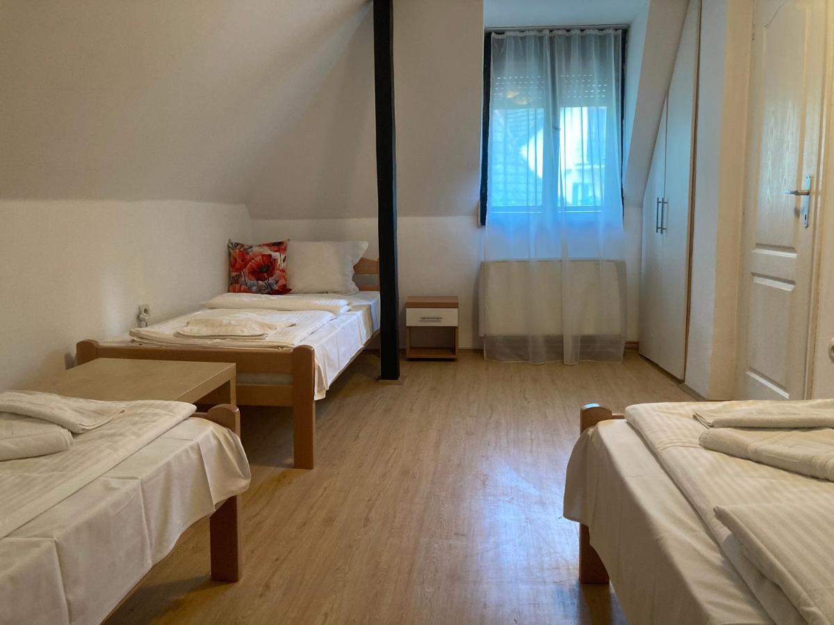 B&B Villa Pipacs Feketić 외부 사진