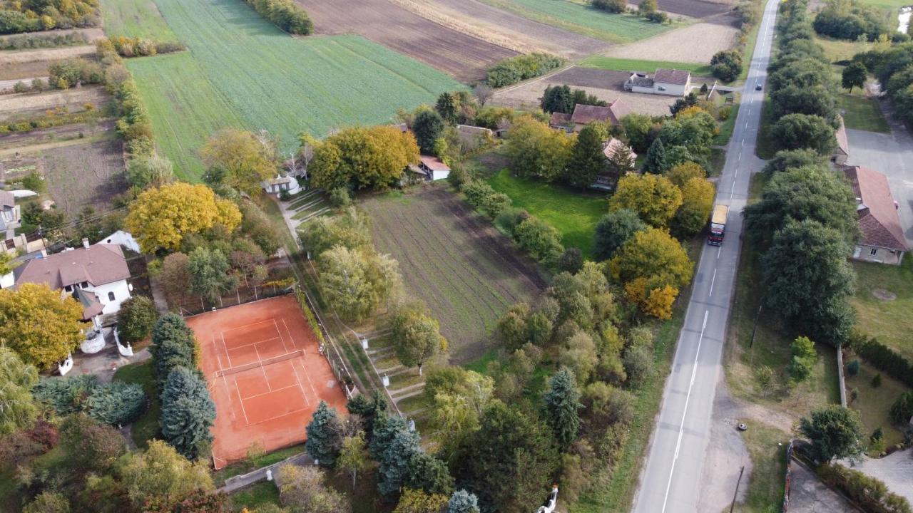 B&B Villa Pipacs Feketić 외부 사진