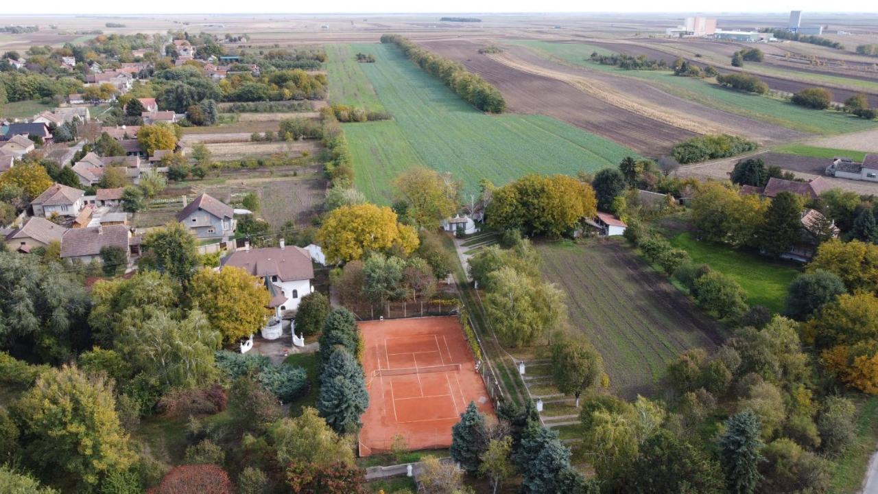 B&B Villa Pipacs Feketić 외부 사진
