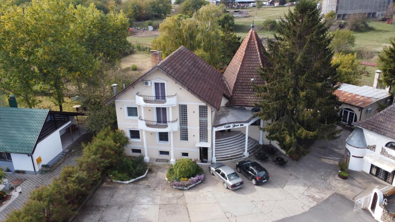 B&B Villa Pipacs Feketić 외부 사진