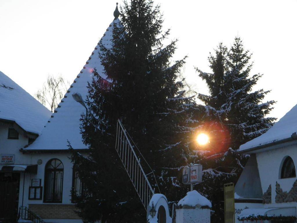 B&B Villa Pipacs Feketić 외부 사진