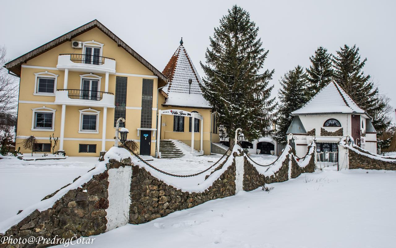 B&B Villa Pipacs Feketić 외부 사진