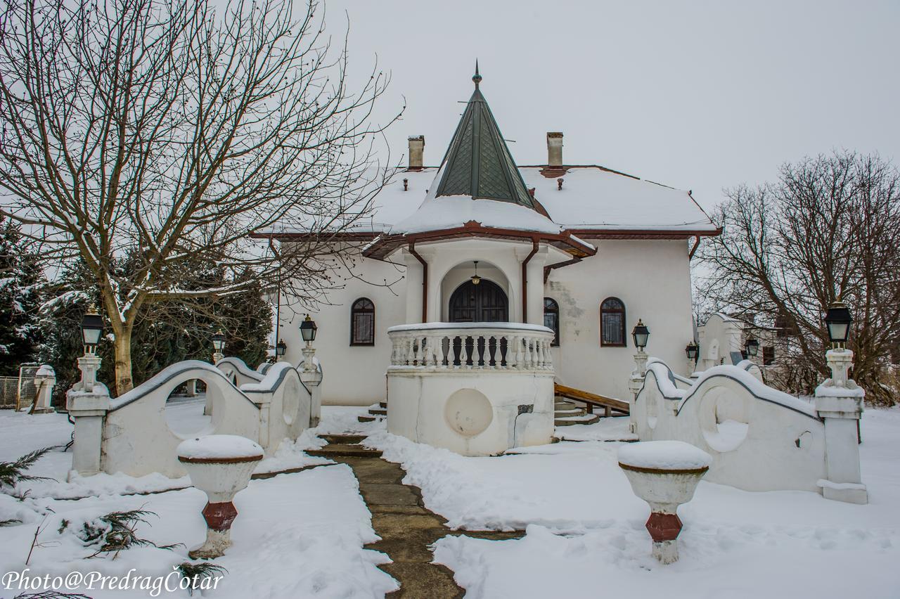 B&B Villa Pipacs Feketić 외부 사진