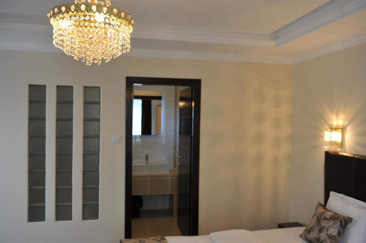B&B Villa Pipacs Feketić 외부 사진